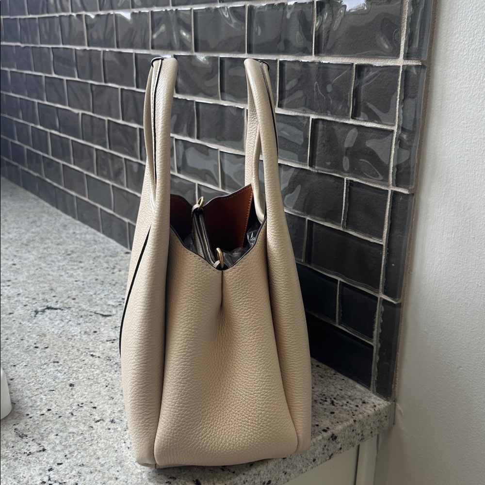 Coach Lana 23 Bag - Ivory with gold/brass hardware - Picture 5 of 12
